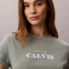 Klassisk T-shirt med grafiskt tryck i fet stil Klassisk T-shirt med grafiskt tryck i fet stil