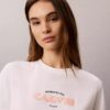 Klassisk T-shirt med grafiskt tryck i fet stil Klassisk T-shirt med grafiskt tryck i fet stil