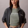 Klassisk T-shirt med grafiskt tryck i fet stil Klassisk T-shirt med grafiskt tryck i fet stil