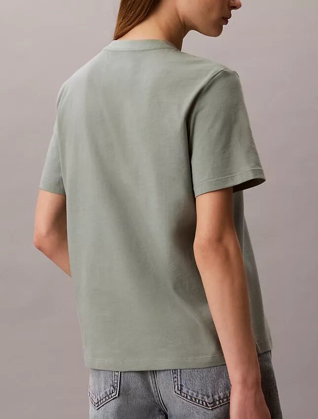 Klassisk T-shirt med grafiskt tryck i fet stil Klassisk T-shirt med grafiskt tryck i fet stil
