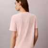 Klassisk T-shirt med grafiskt tryck i fet stil Klassisk T-shirt med grafiskt tryck i fet stil