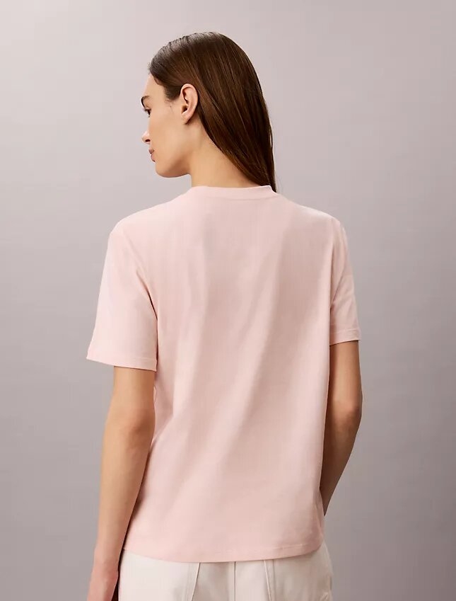 Klassisk T-shirt med grafiskt tryck i fet stil Klassisk T-shirt med grafiskt tryck i fet stil