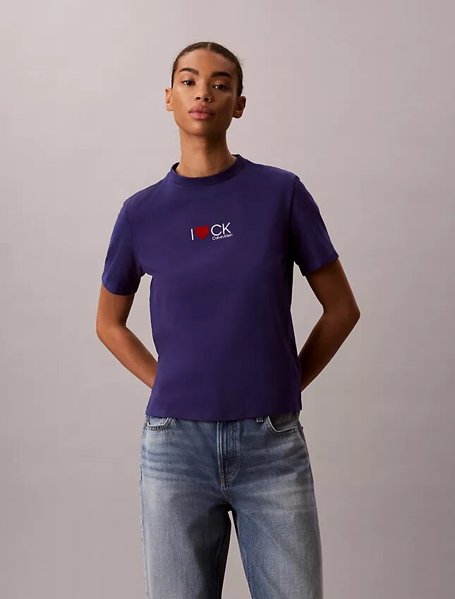 Klassisk T-shirt med hjärtlogotyp Klassisk T-shirt med hjärtlogotyp