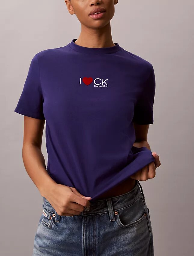 Klassisk T-shirt med hjärtlogotyp Klassisk T-shirt med hjärtlogotyp