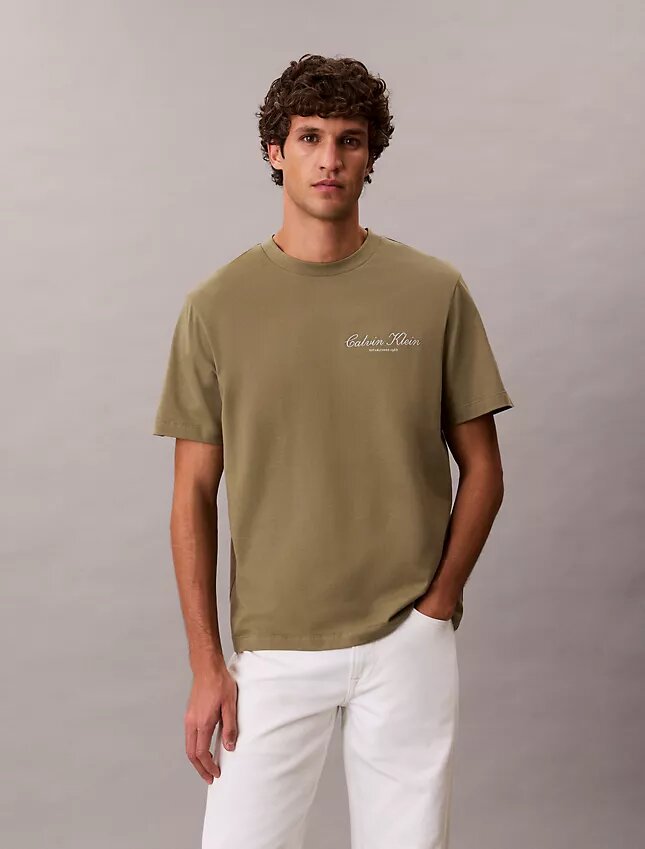 Klassisk T-shirt med liten logotyp Klassisk T-shirt med liten logotyp
