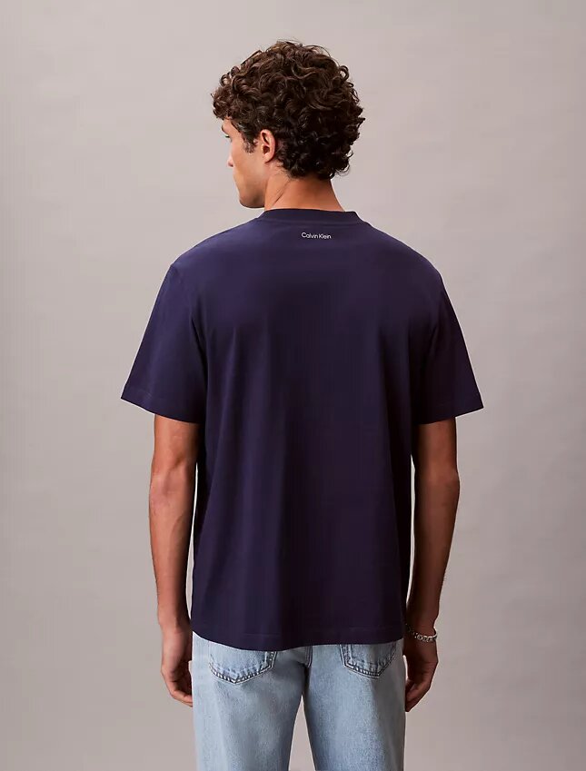 Klassisk T-shirt med liten logotyp Klassisk T-shirt med liten logotyp