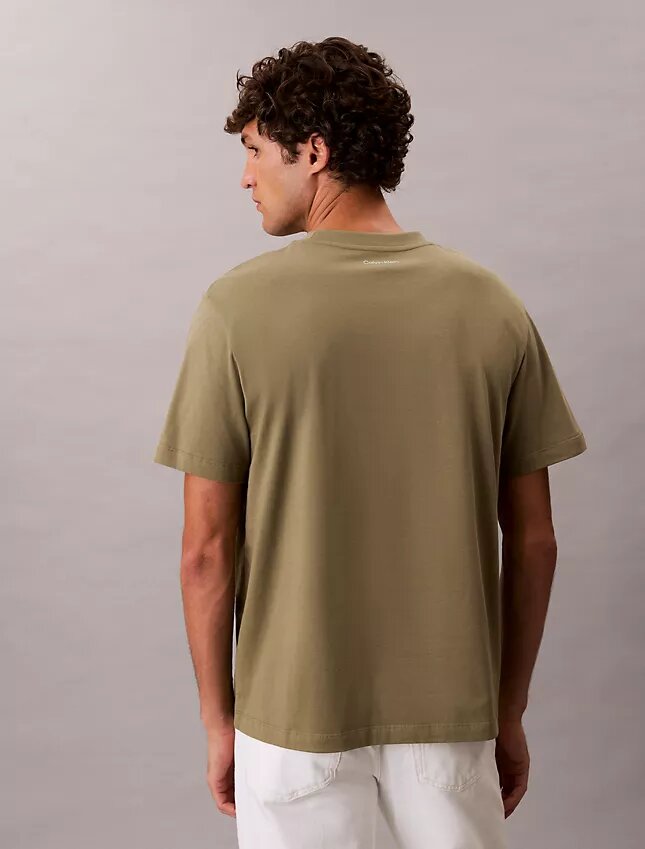 Klassisk T-shirt med liten logotyp Klassisk T-shirt med liten logotyp