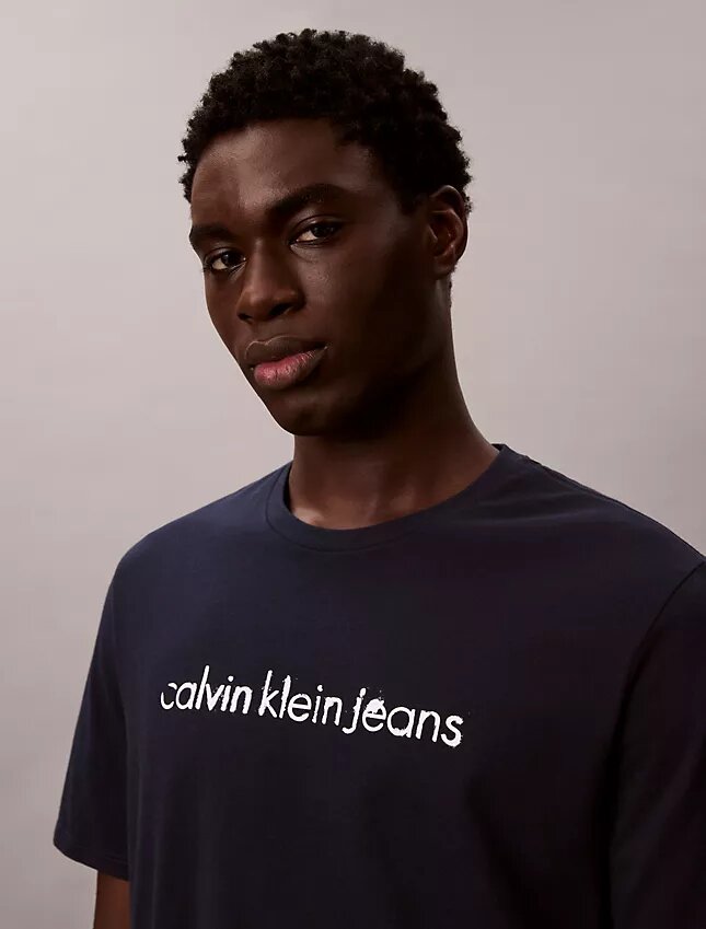 Klassisk T-shirt med logotyp i gemener Klassisk T-shirt med logotyp i gemener