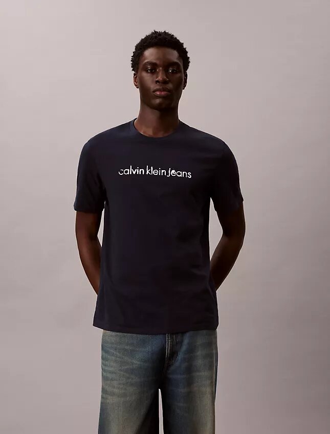 Klassisk T-shirt med logotyp i gemener Klassisk T-shirt med logotyp i gemener