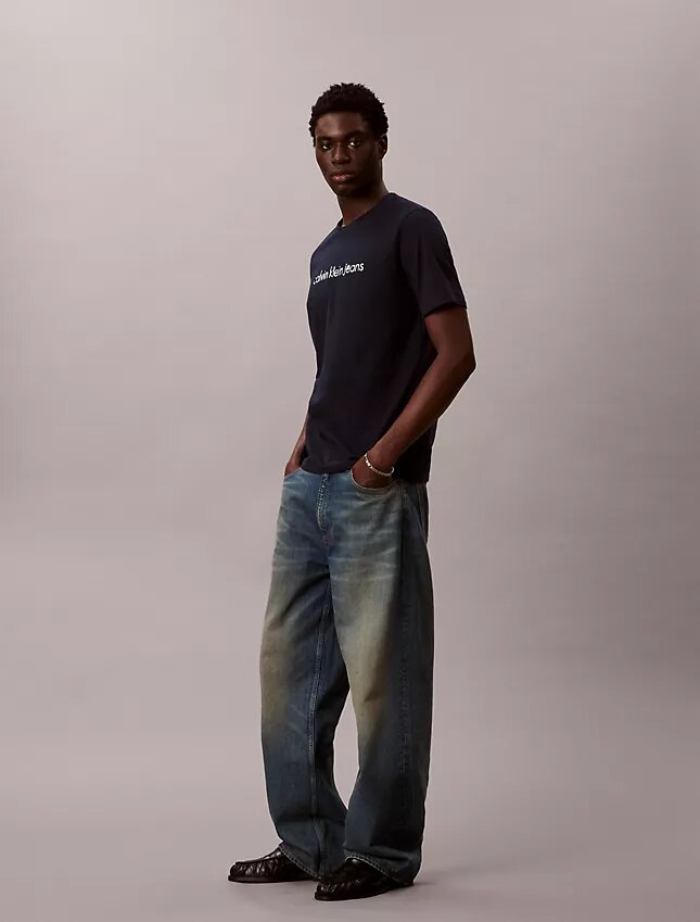 Klassisk T-shirt med logotyp i gemener Klassisk T-shirt med logotyp i gemener