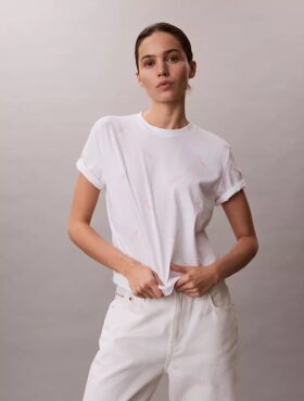 Klassisk T-shirt med logotyp över hela plagget