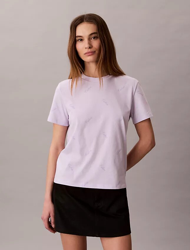Klassisk T-shirt med logotyp över hela plagget Klassisk T-shirt med logotyp över hela plagget