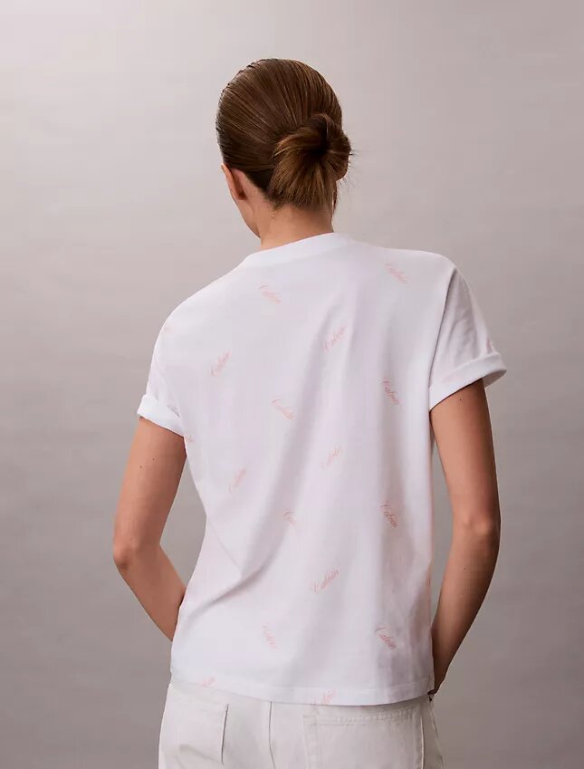 Klassisk T-shirt med logotyp över hela plagget Klassisk T-shirt med logotyp över hela plagget