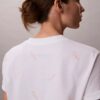 Klassisk T-shirt med logotyp över hela plagget Klassisk T-shirt med logotyp över hela plagget
