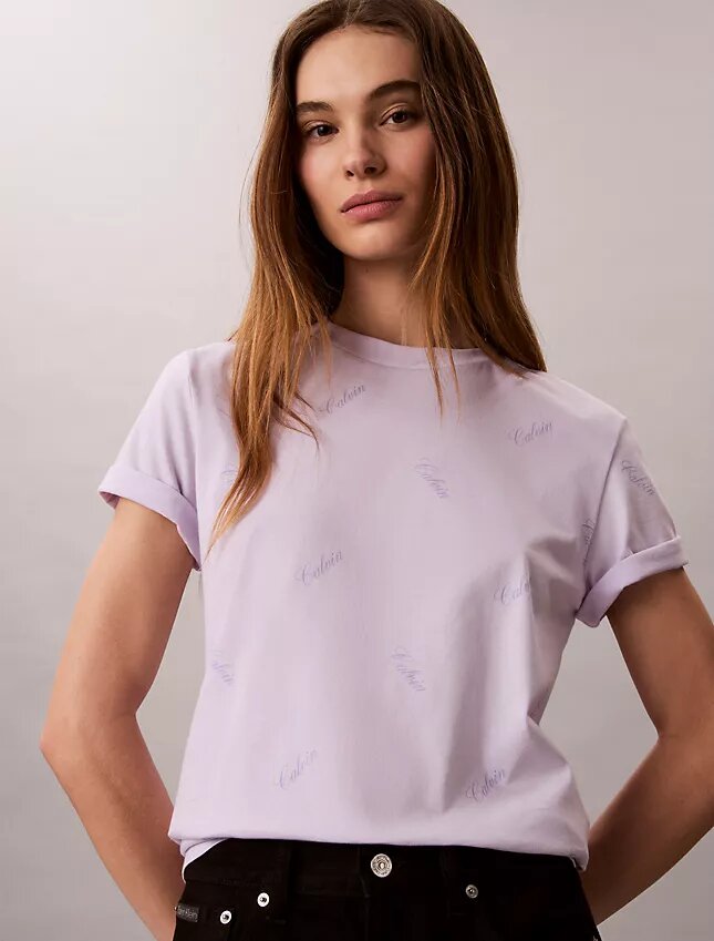 Klassisk T-shirt med logotyp över hela plagget Klassisk T-shirt med logotyp över hela plagget