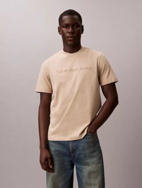 Klassisk T-shirt med präglad logotyp