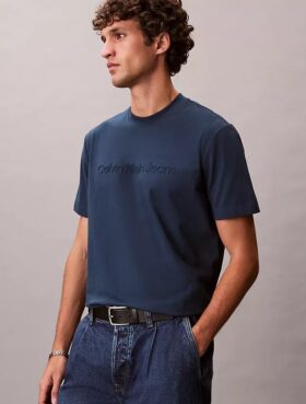 Klassisk T-shirt med präglad logotyp