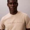 Klassisk T-shirt med präglad logotyp Klassisk T-shirt med präglad logotyp