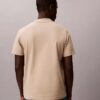 Klassisk T-shirt med präglad logotyp Klassisk T-shirt med präglad logotyp