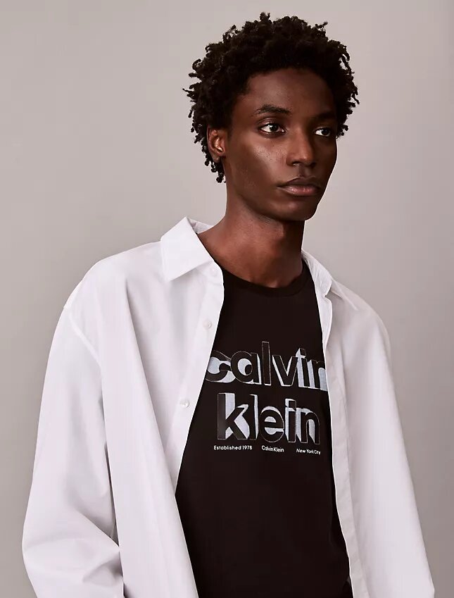 Klassisk T-shirt med skugglogotyp Klassisk T-shirt med skugglogotyp