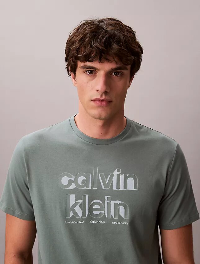 Klassisk T-shirt med skugglogotyp Klassisk T-shirt med skugglogotyp