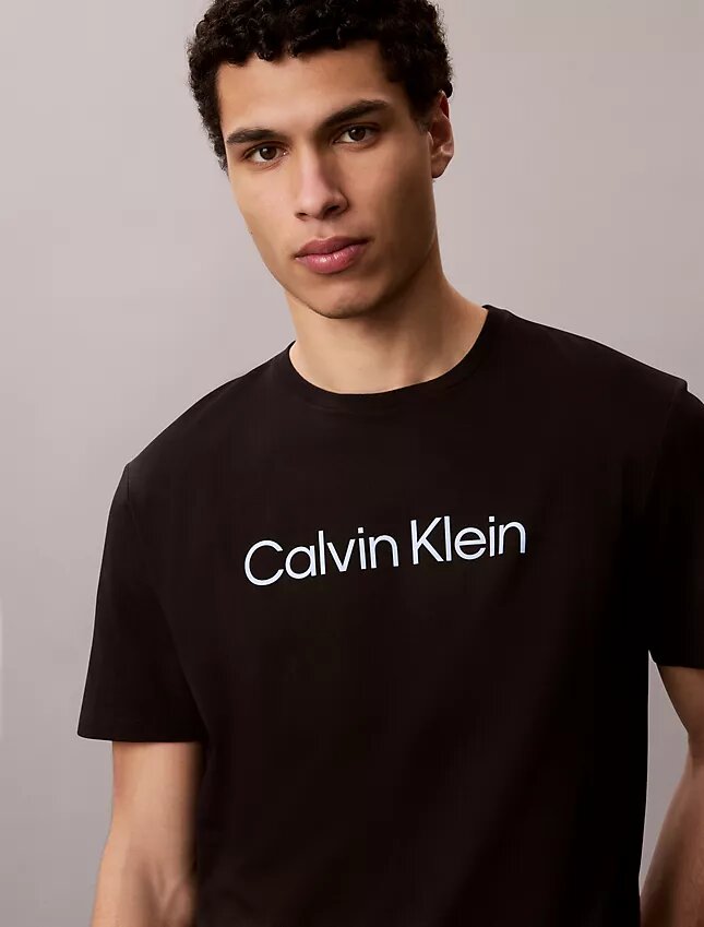 Klassisk T-shirt med standardlogotyp Klassisk T-shirt med standardlogotyp
