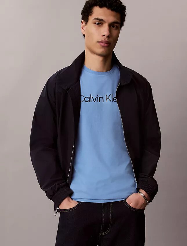 Klassisk T-shirt med standardlogotyp Klassisk T-shirt med standardlogotyp