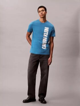 Klassisk T-shirt med vertikal logotyp