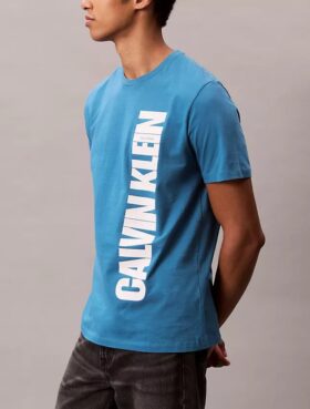 Klassisk T-shirt med vertikal logotyp