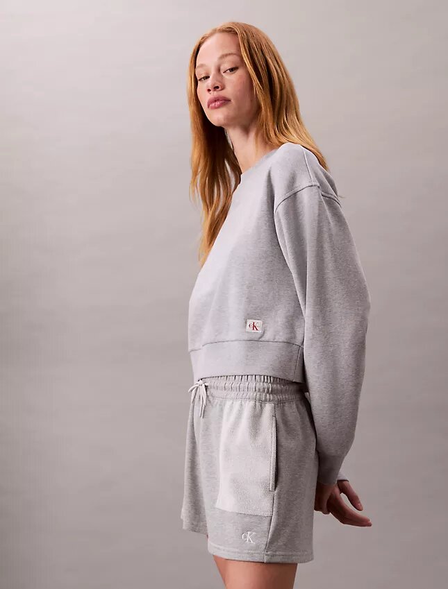 Kort, avslappnad sweatshirt i fransk frotté Kort, avslappnad sweatshirt i fransk frotté