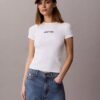 Kort T-shirt med ribbad passform och logotyp Kort T-shirt med ribbad passform och logotyp