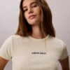 Kort T-shirt med ribbad passform och logotyp Kort T-shirt med ribbad passform och logotyp