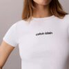 Kort T-shirt med ribbad passform och logotyp Kort T-shirt med ribbad passform och logotyp