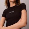 Kort T-shirt med ribbad passform och logotyp Kort T-shirt med ribbad passform och logotyp