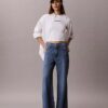 Kort T-shirt med ribbad passform och logotyp Kort T-shirt med ribbad passform och logotyp