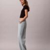 Kort T-shirt med ribbad passform och logotyp Kort T-shirt med ribbad passform och logotyp