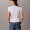 Kort T-shirt med ribbad passform och logotyp Kort T-shirt med ribbad passform och logotyp