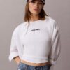 Kort T-shirt med ribbad passform och logotyp Kort T-shirt med ribbad passform och logotyp