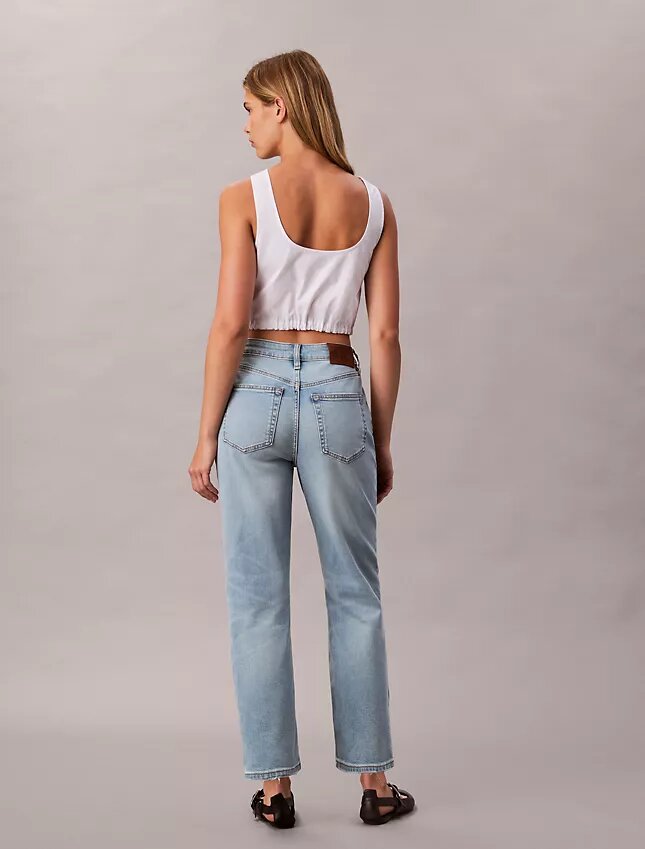 Korta raka jeans i lyocellblandning med hög midja Korta raka jeans i lyocellblandning med hög midja