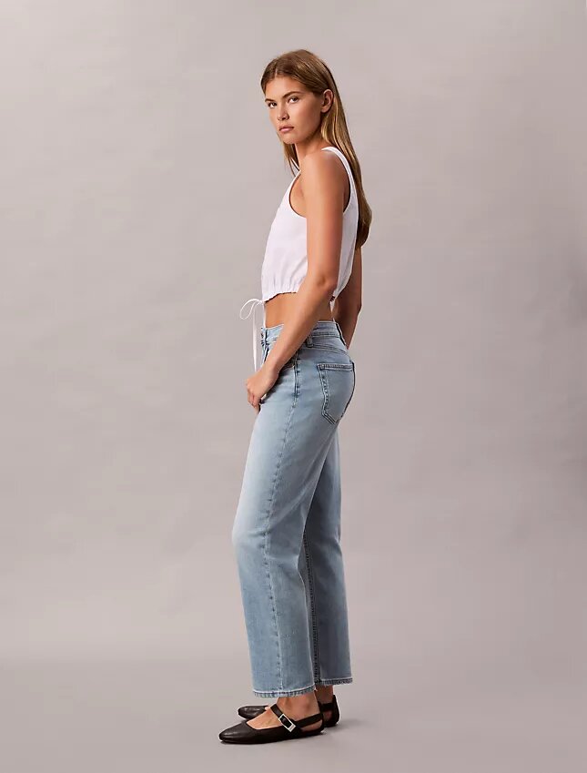Korta raka jeans i lyocellblandning med hög midja Korta raka jeans i lyocellblandning med hög midja