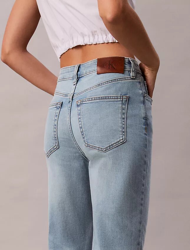 Korta raka jeans i lyocellblandning med hög midja Korta raka jeans i lyocellblandning med hög midja