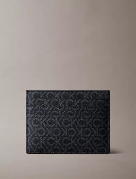 Kortfodral med monogram i kornmönster
