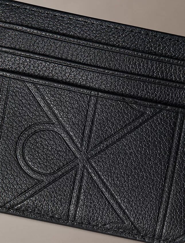 Kortfodral med präglad logotyp Kortfodral med präglad logotyp