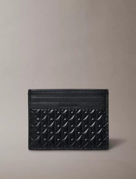 Kortfodral med präglad Monogram över hela ytan