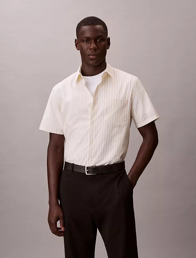 Kortärmad skjorta i Cotton Stretch med ränder och knappar Kortärmad skjorta i Cotton Stretch med ränder och knappar