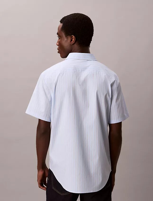 Kortärmad skjorta i Cotton Stretch med ränder och knappar Kortärmad skjorta i Cotton Stretch med ränder och knappar
