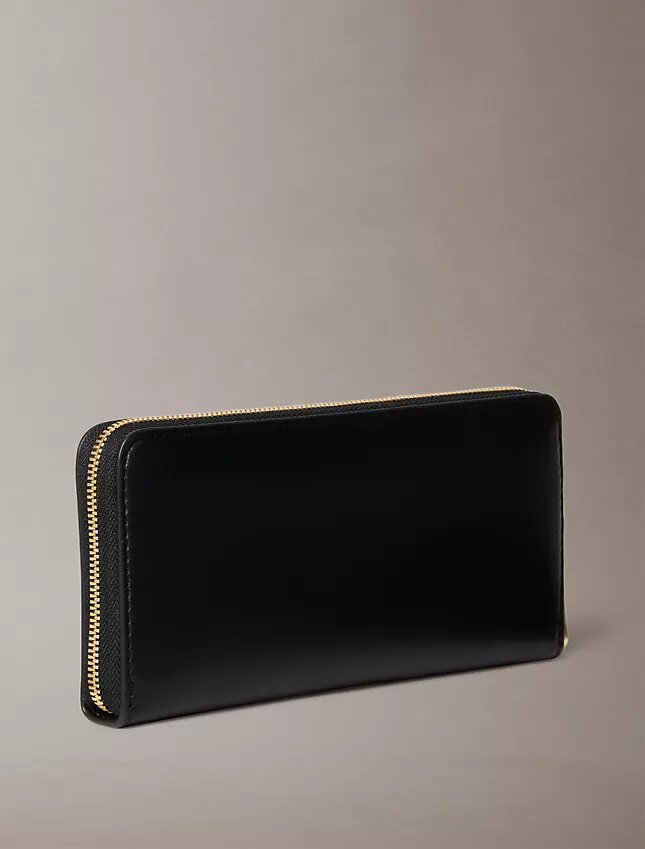 Lång plånbok med dragkedja och tydligt Monogram Lång plånbok med dragkedja och tydligt Monogram