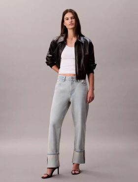 Lösa jeans med breda benslut Lösa jeans med breda benslut