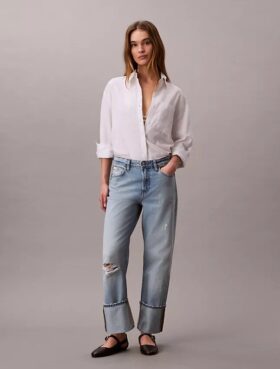 Lösa jeans med breda benslut Lösa jeans med breda benslut