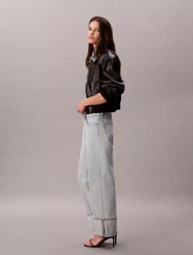 Lösa jeans med breda benslut Lösa jeans med breda benslut